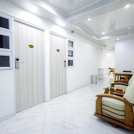 Urbanview Hotel Kota Tua Джакарта Экстерьер фото