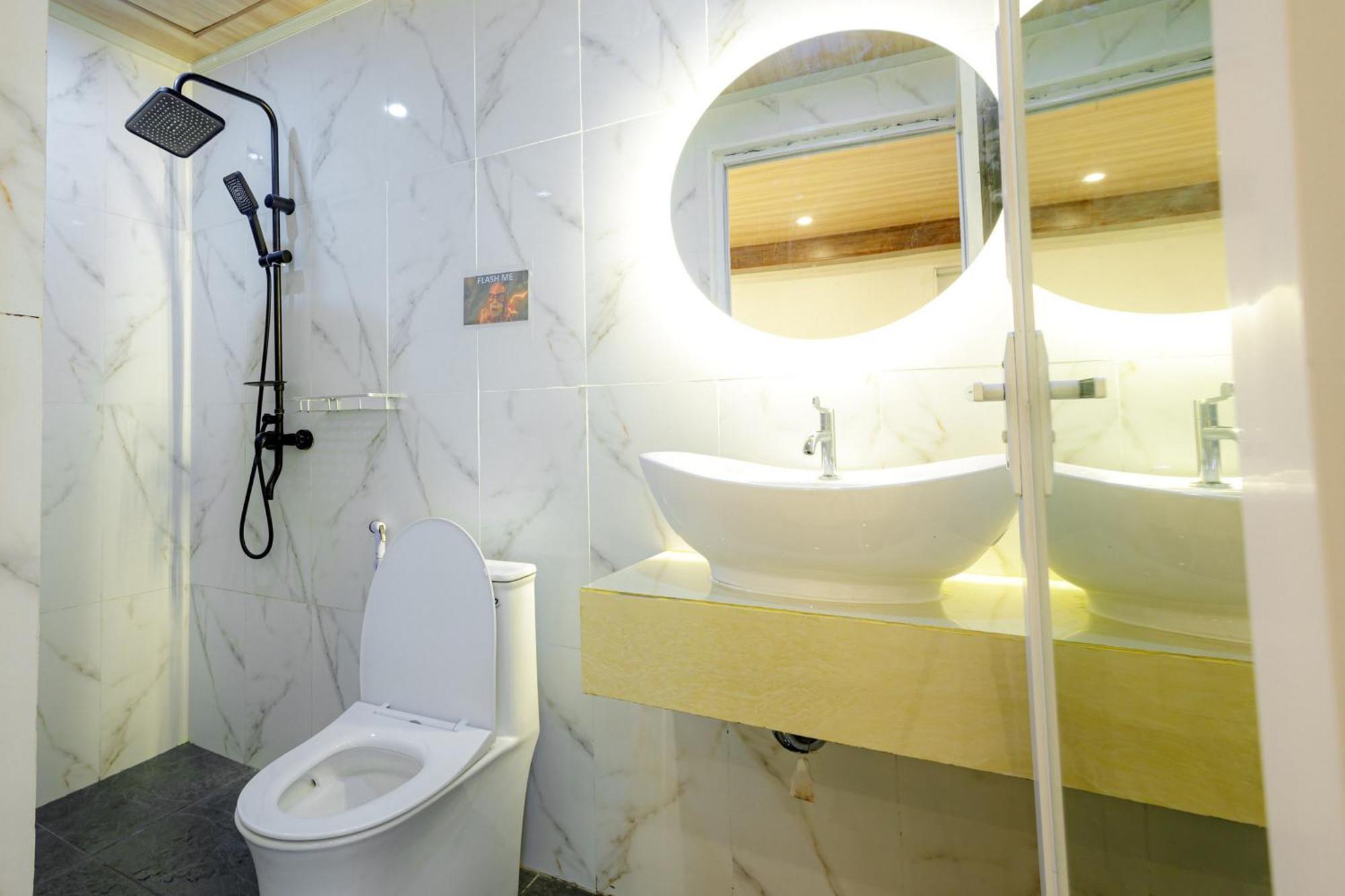Urbanview Hotel Kota Tua Джакарта Экстерьер фото