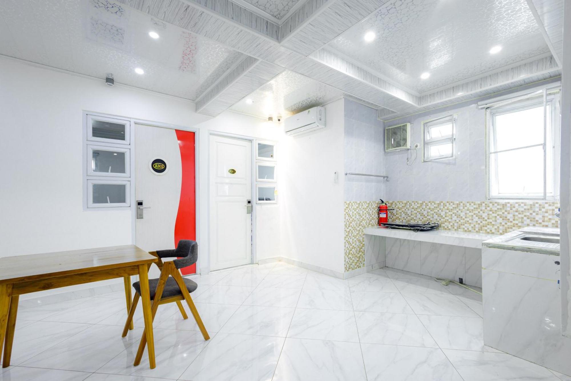 Urbanview Hotel Kota Tua Джакарта Экстерьер фото