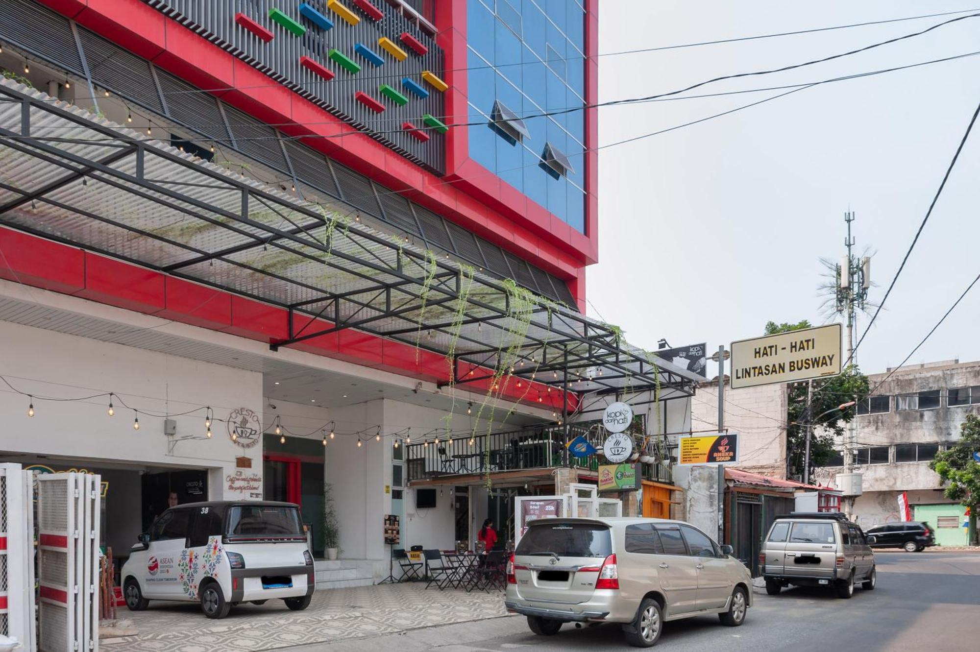 Urbanview Hotel Kota Tua Джакарта Экстерьер фото